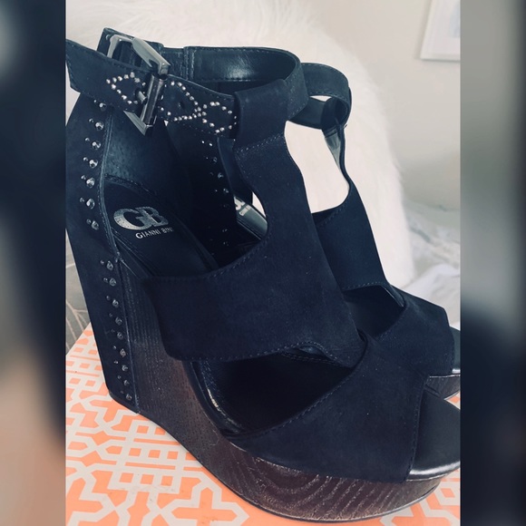 🔥 SOLD🔥!!!! Gianni Bini Wedges - Picture 1 of 4